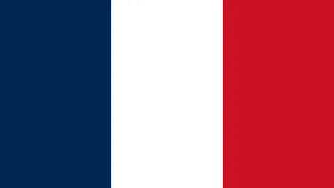 帕利尼亚挑战卡拉格：敢于评价C罗，以争议成名备受瞩目